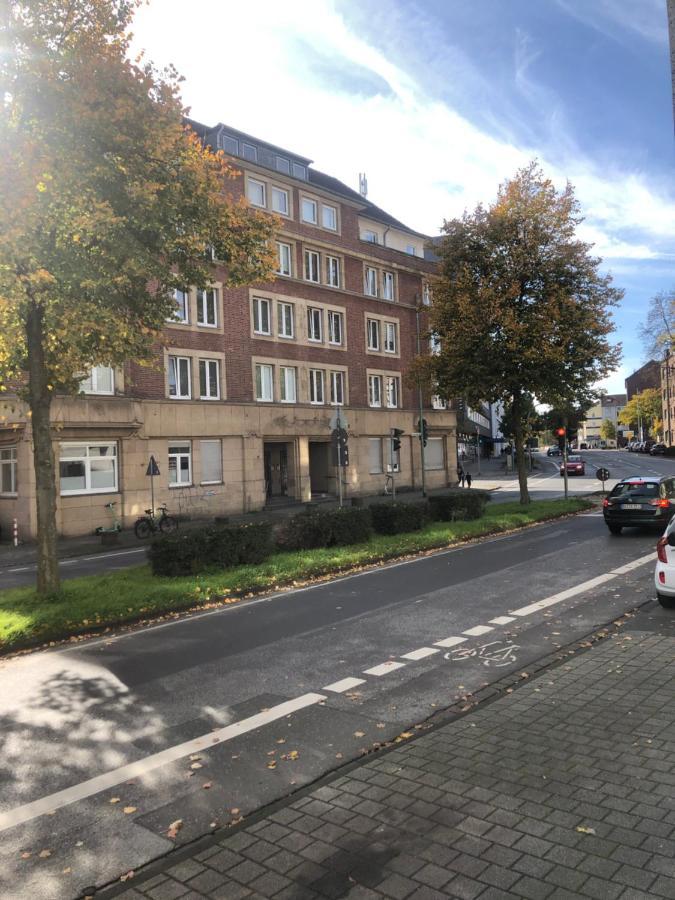 Apartment Golden Design Zentral Familie & Business, Babybett, Buero, Fitnessecke, Naehe Messe Dus *