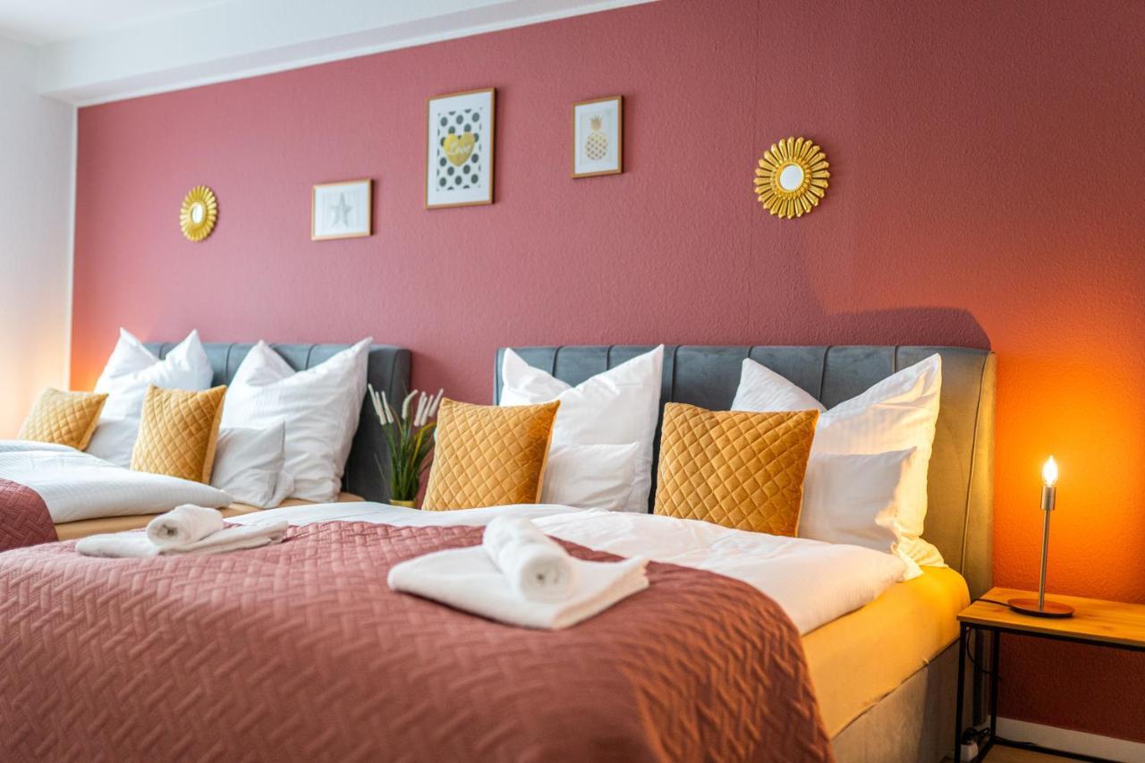 Apartment Golden Design Zentral Familie & Business, Babybett, Buero, Fitnessecke, Naehe Messe Dus Duisburg