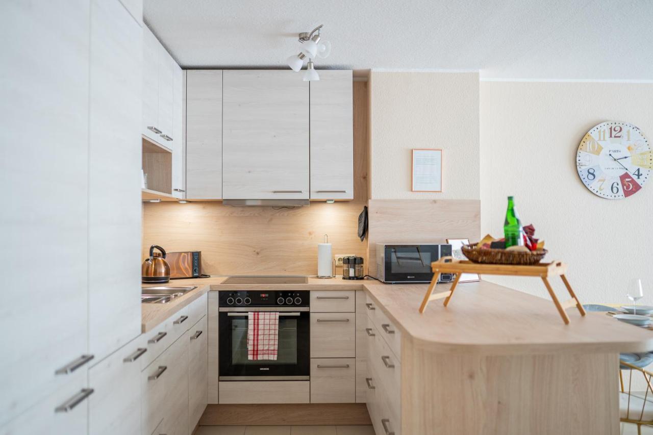 Golden Design Zentral Familie & Business, Babybett, Buero, Fitnessecke, Naehe Messe Dus Apartment *
