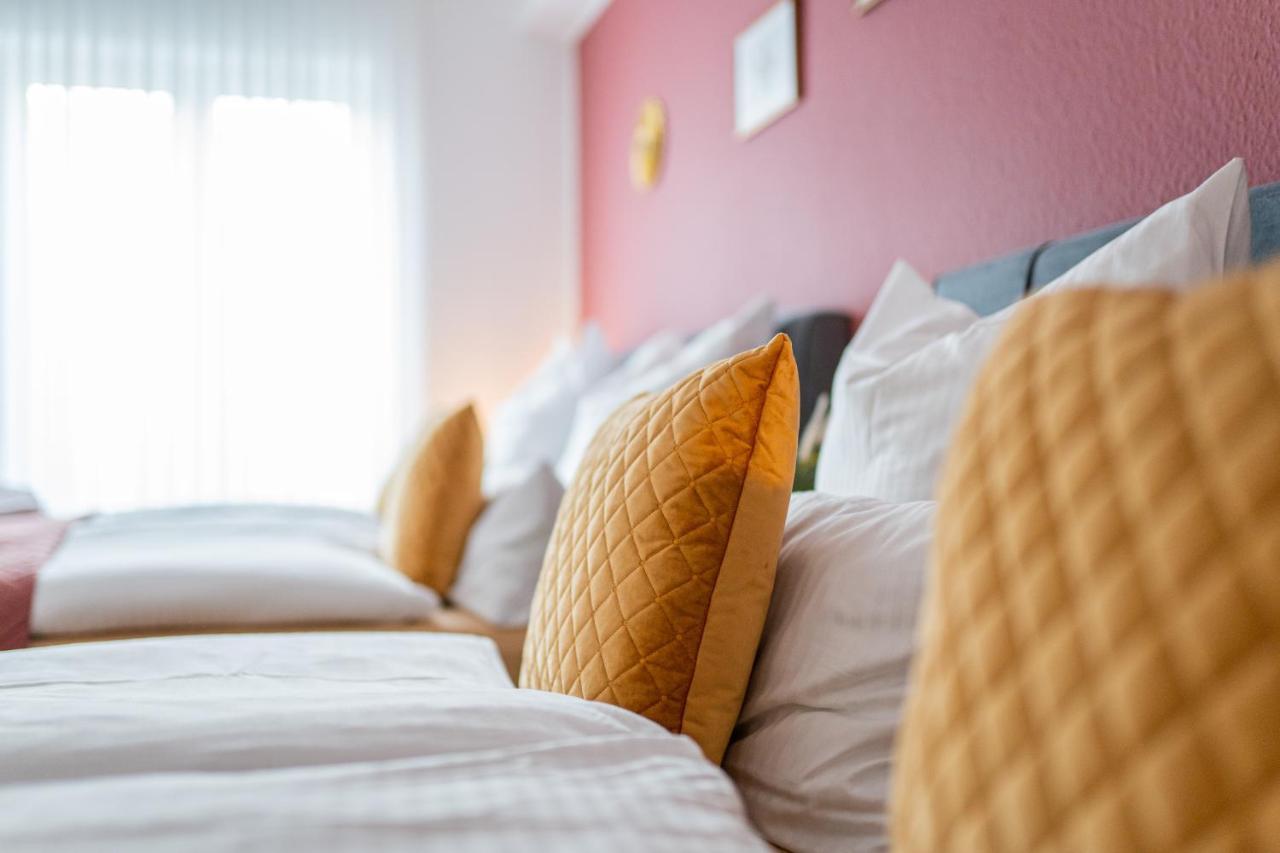 Golden Design Zentral Familie & Business, Babybett, Buero, Fitnessecke, Naehe Messe Dus Apartment Duisburg