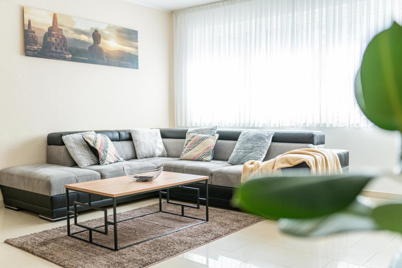 Apartment Golden Design Zentral Familie & Business, Babybett, Buero, Fitnessecke, Naehe Messe Dus Duisburg