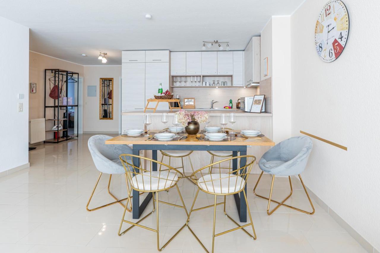 Apartment Golden Design Zentral Familie & Business, Babybett, Buero, Fitnessecke, Naehe Messe Dus Duisburg