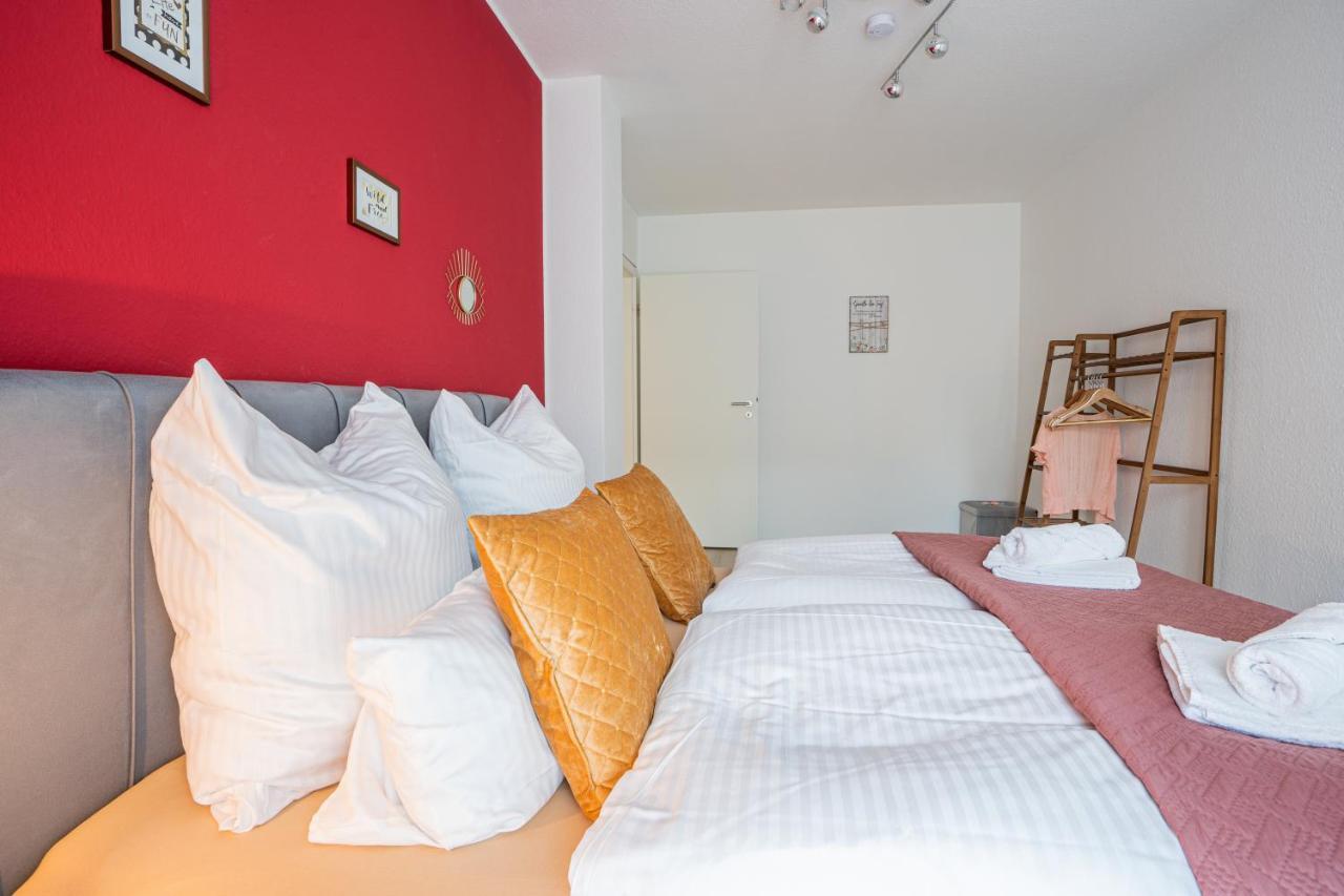 Golden Design Zentral Familie & Business, Babybett, Buero, Fitnessecke, Naehe Messe Dus Apartment Duisburg