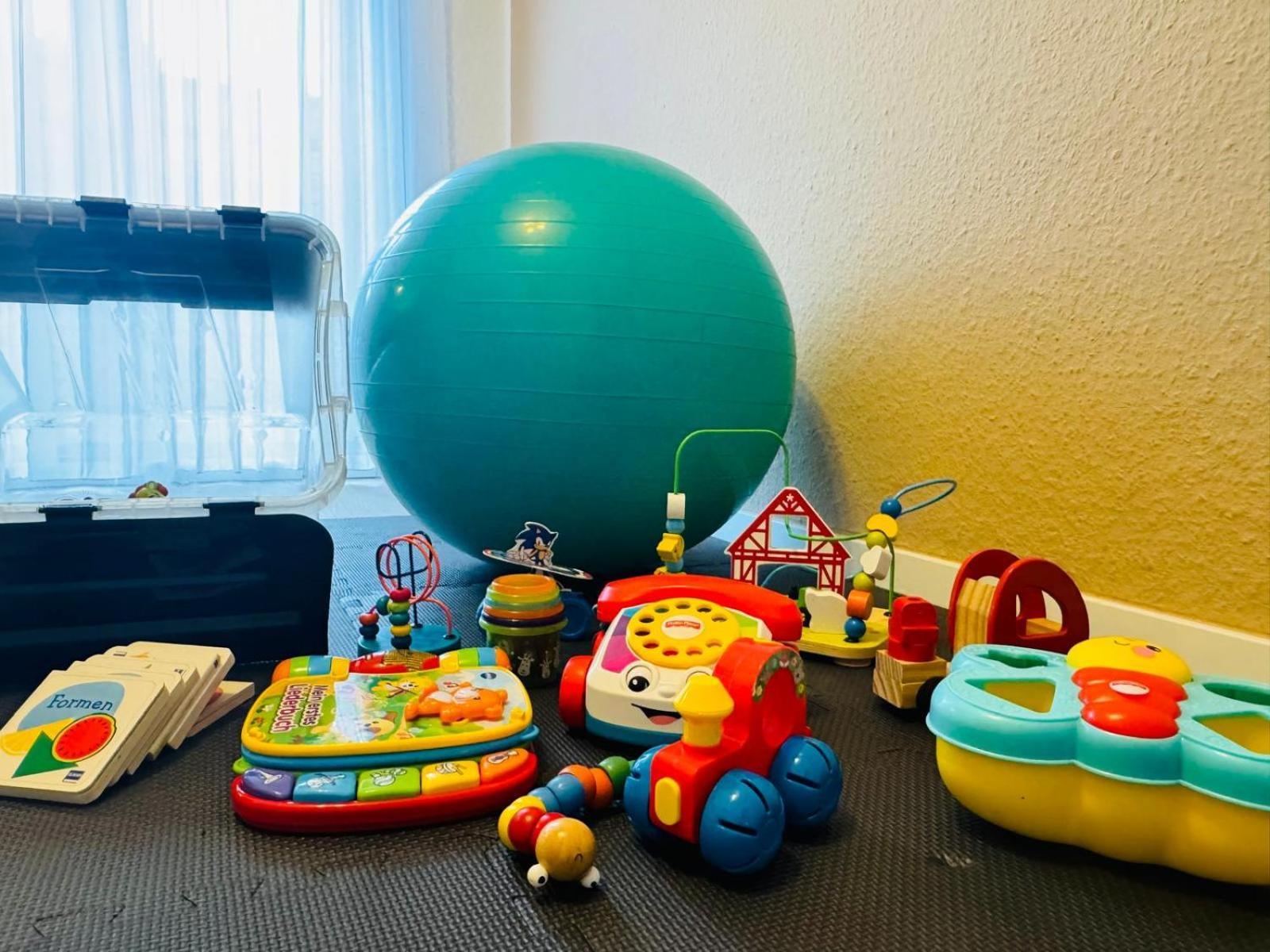 Golden Design Zentral Familie & Business, Babybett, Buero, Fitnessecke, Naehe Messe Dus Apartment *
